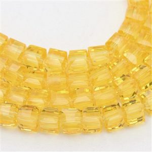 Perline di vetro cubo sfaccettato 10mm 32pz 1 filo