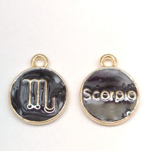 Pendente Scorpione smaltato nero 1 pezzo
