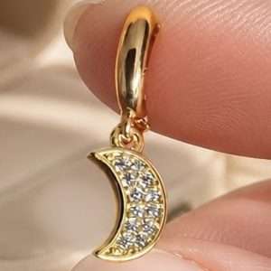 Charm zirconi